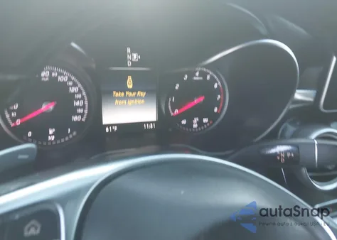 2015 Mercedes-Benz C 300 Sport 4Matic z USA, uszkodzony, nr VIN 55SWF4KB2FU018328